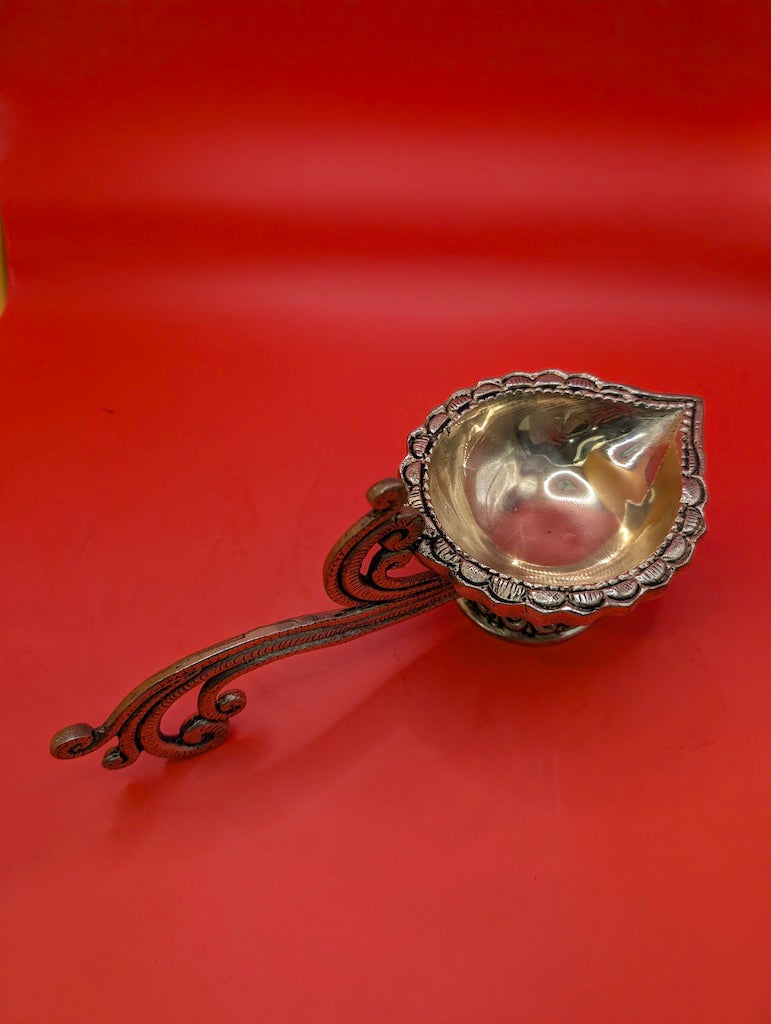 Divine Aarti – Functional Aarti Stand for Worship