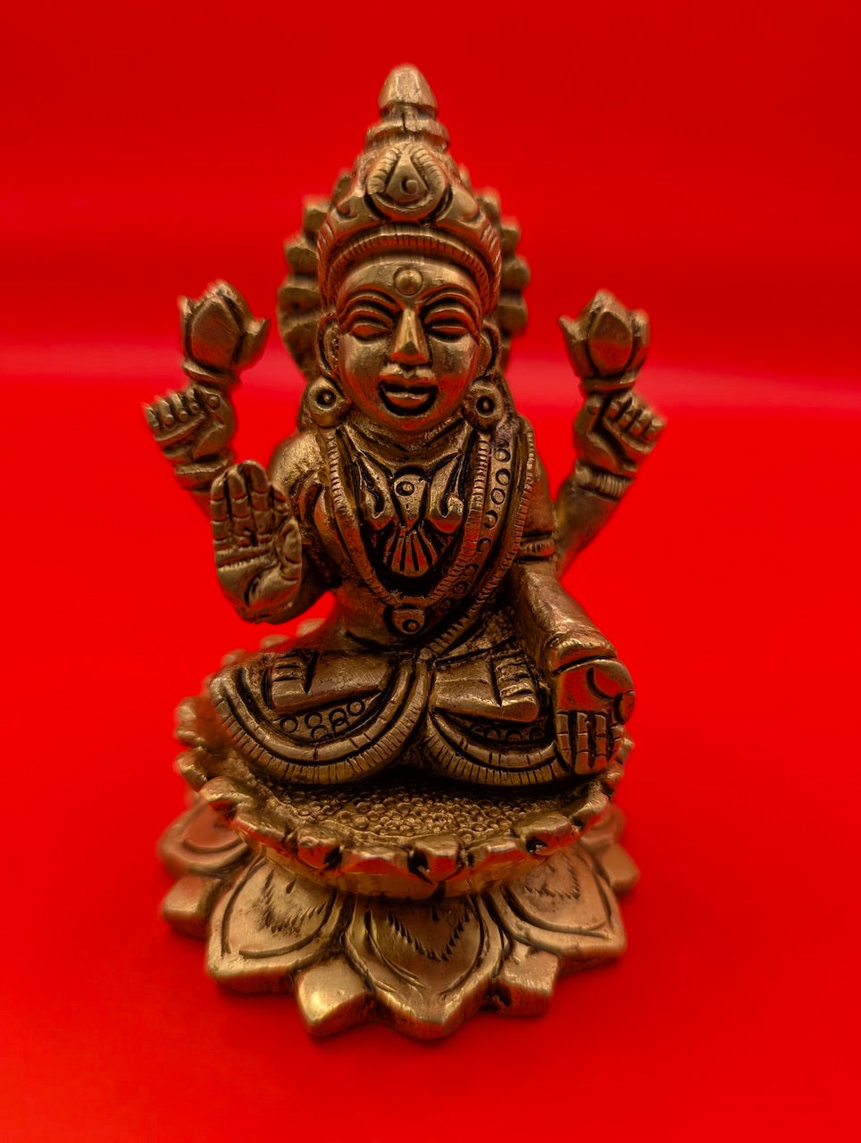 Mahalakshmi Idol – Symbol of Wealth & Prosperity