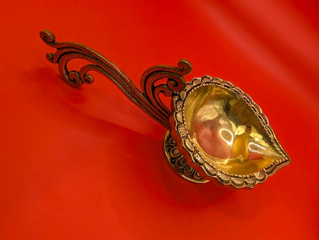 Divine Aarti – Functional Aarti Stand for Worship